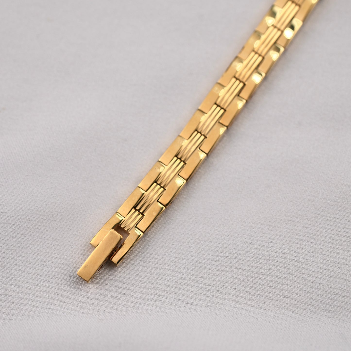 Pulsar V220-X020 Light Gold Dial Watch