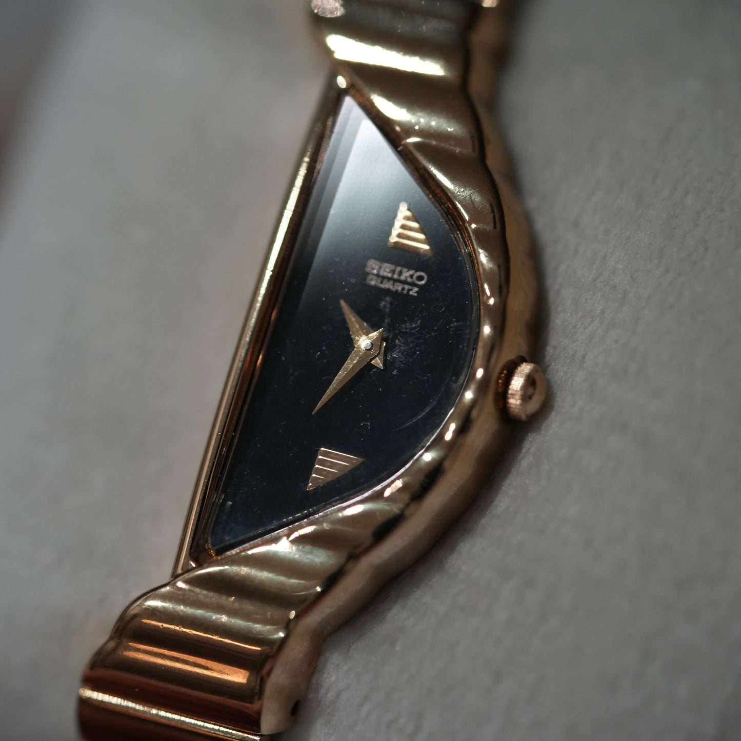Seiko Half Moon Gold Black Dial 1F20-5D59 (Excellent Condition)