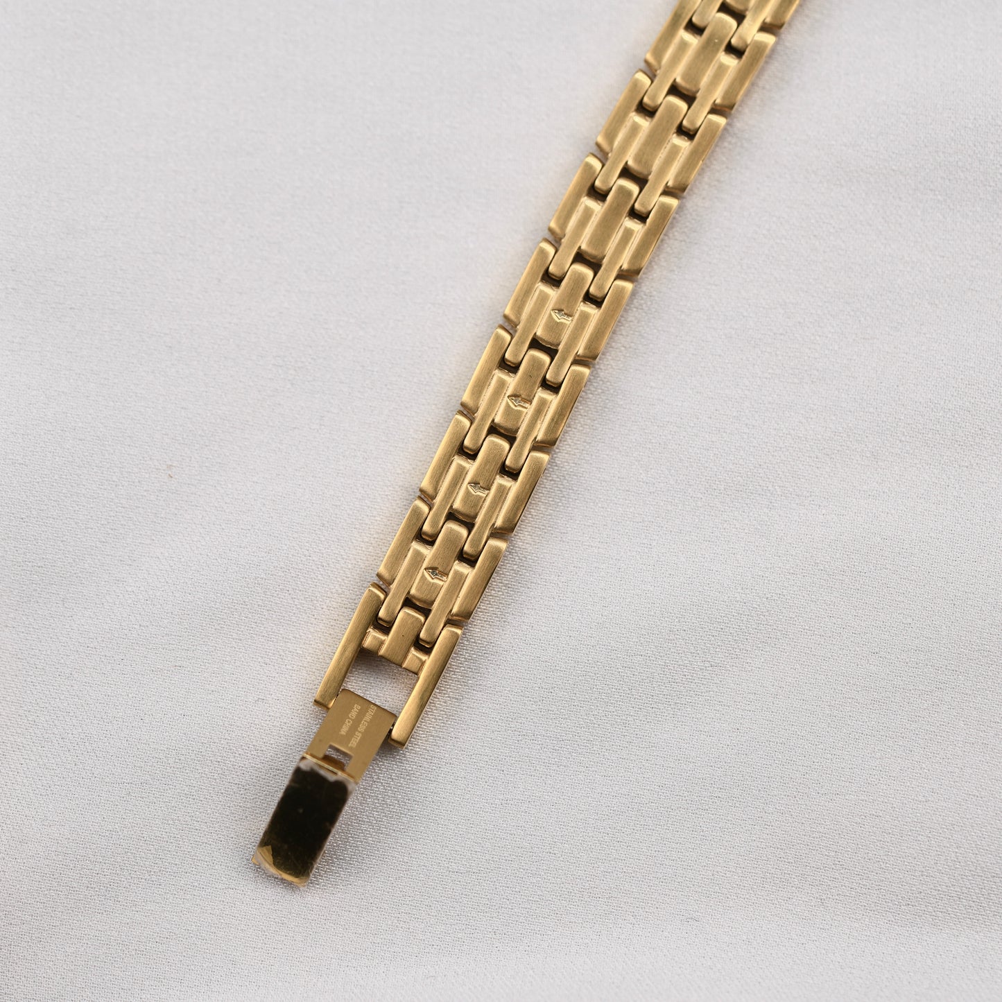 Pulsar V220-X030 Tiger Eye Gold Tone Watch