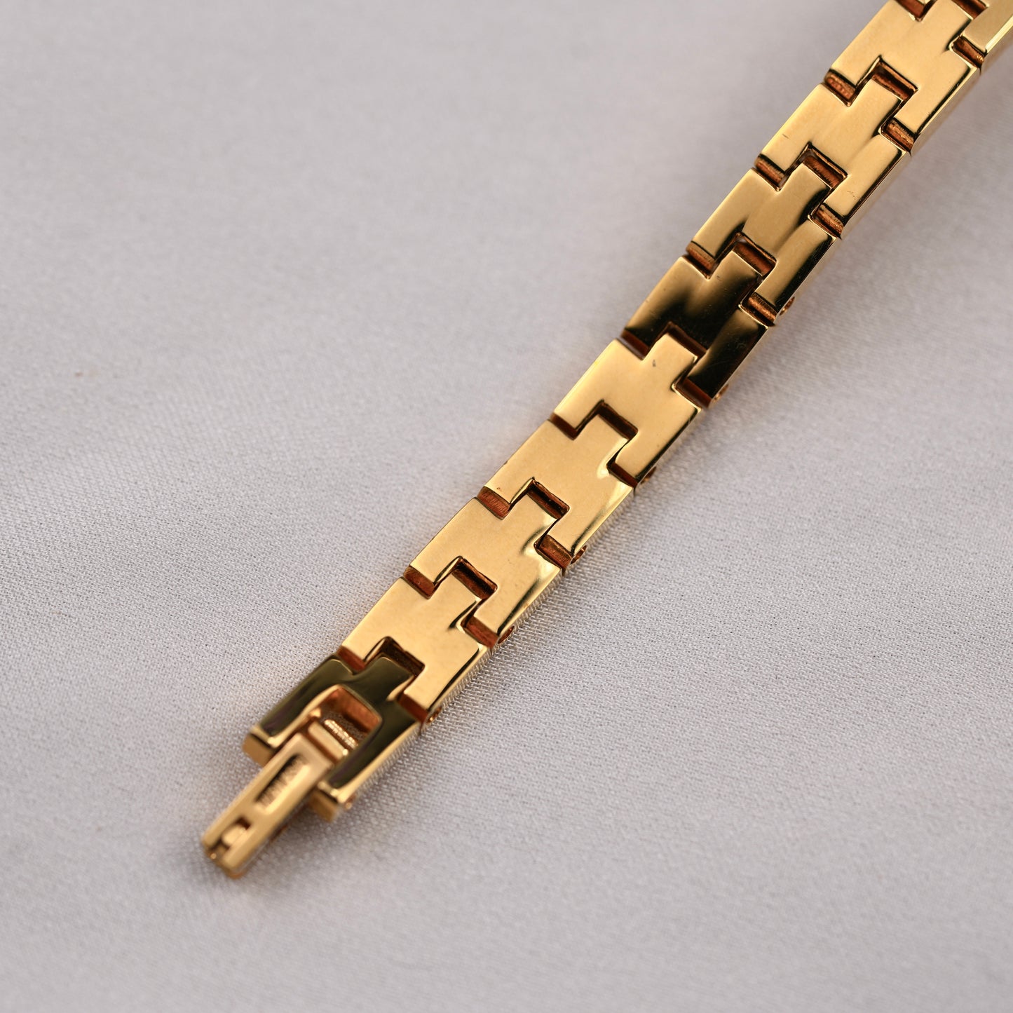 Pulsar V220-X020 Light Gold Dial Watch