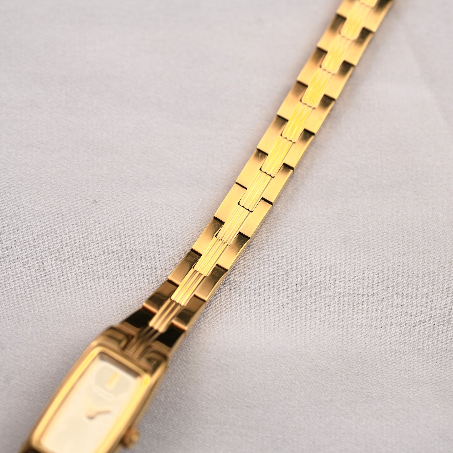 Pulsar V220-X020 Light Gold Dial Watch