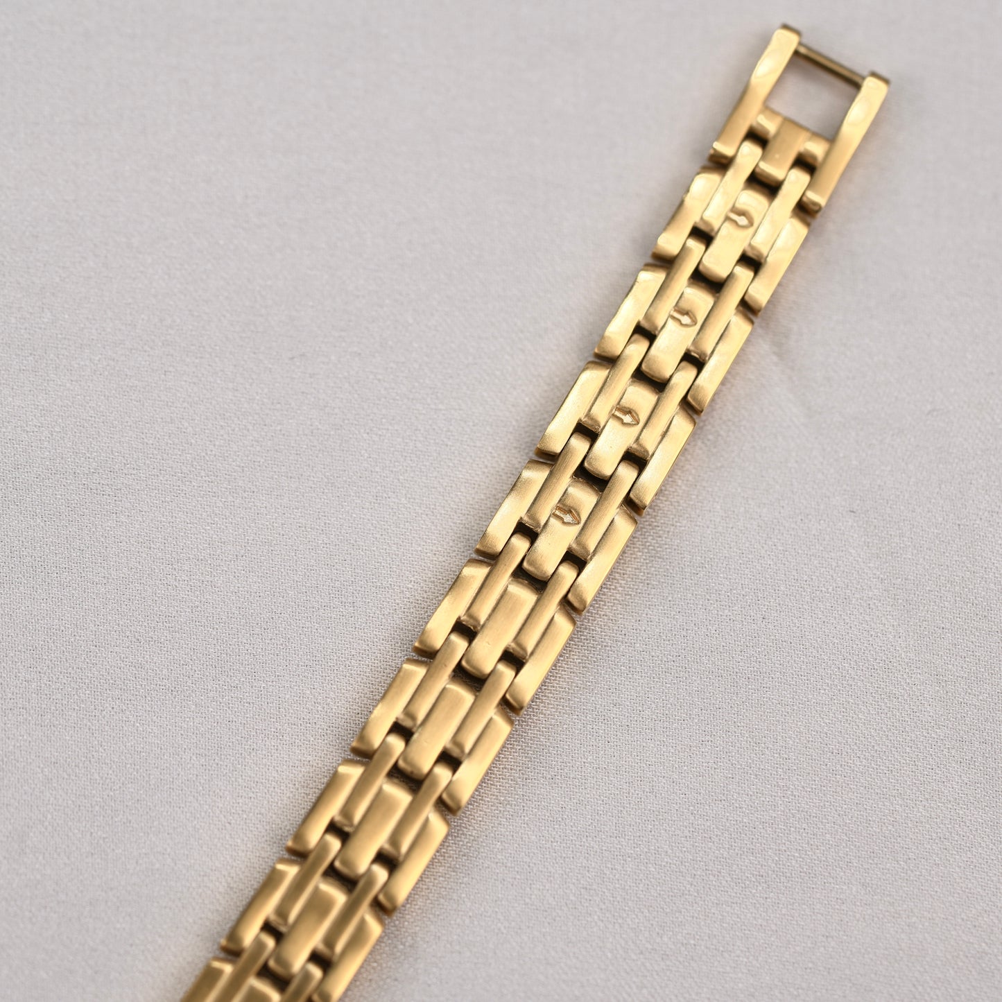 Pulsar V220-X030 Tiger Eye Gold Tone Watch