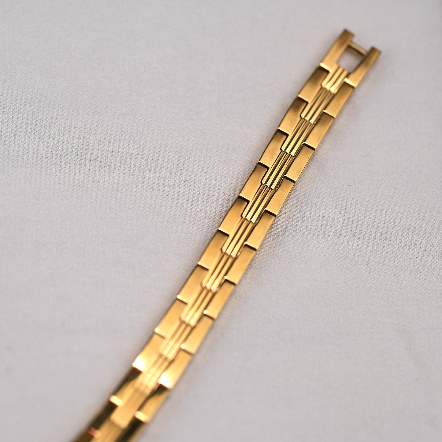 Pulsar V220-X020 Light Gold Dial Watch