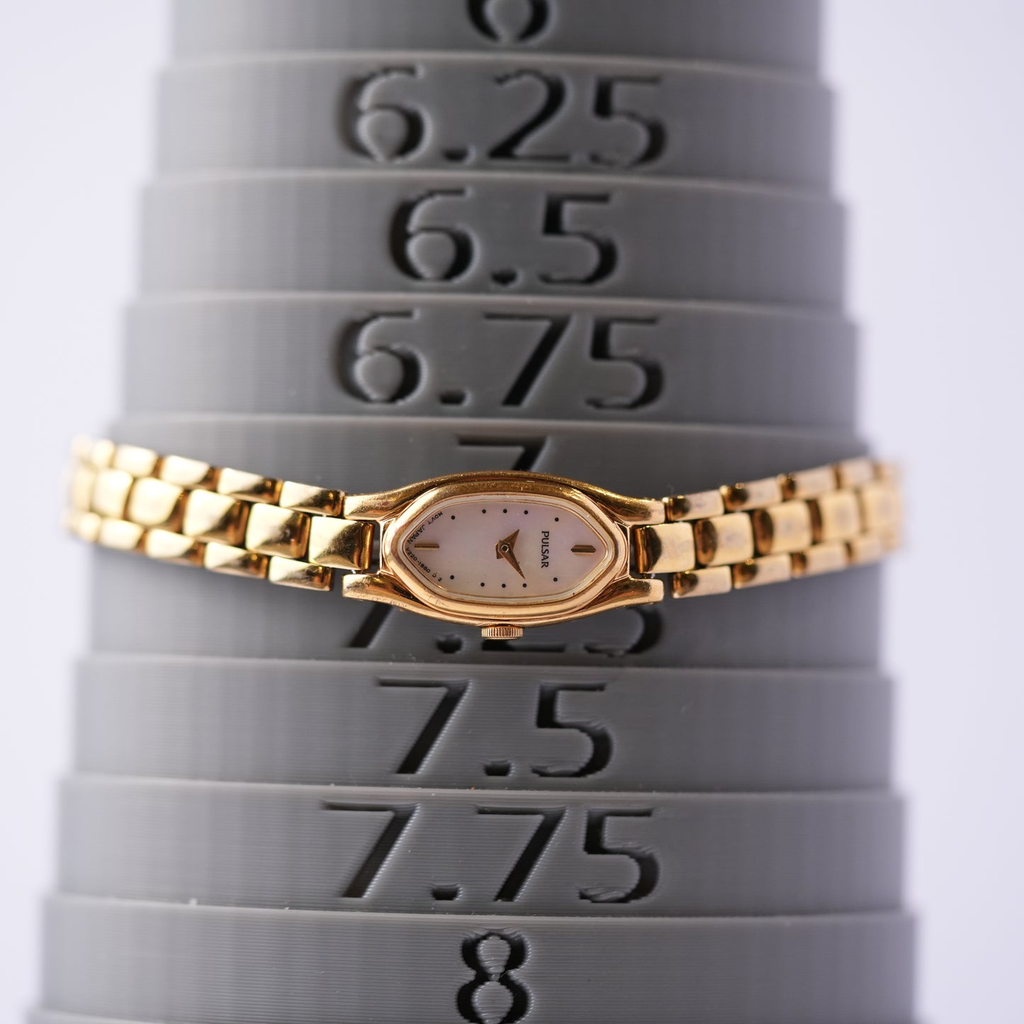 Pulsar V220-6380 MOP Dial Gold Watch (Excellent Condition)