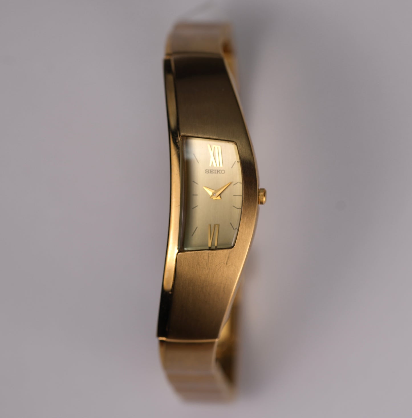 Seiko Half Moon Bangle 1F20-0AL0 (Excellent Condition)