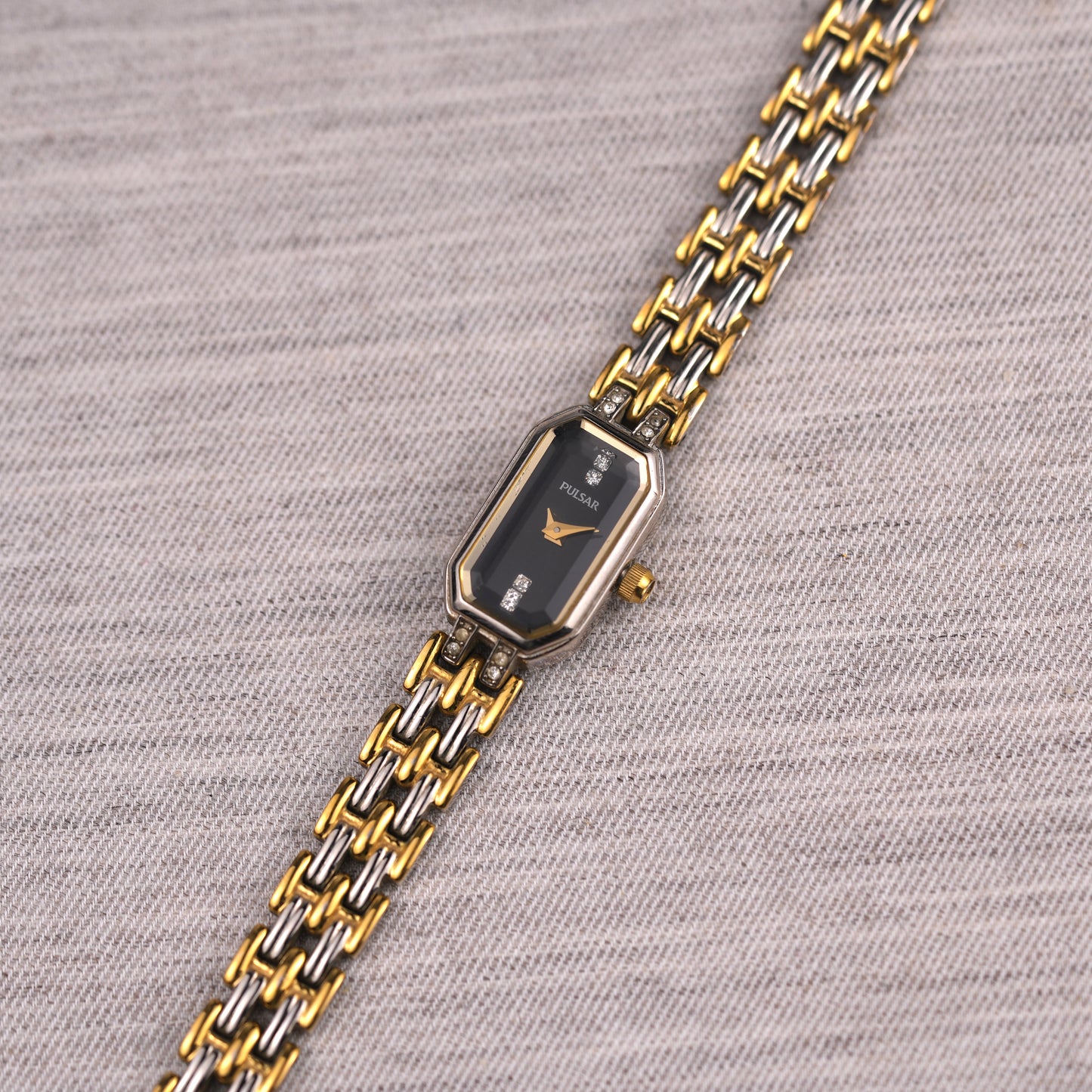Pulsar V220-X029 Faceted Crystal Navy Dial Watch