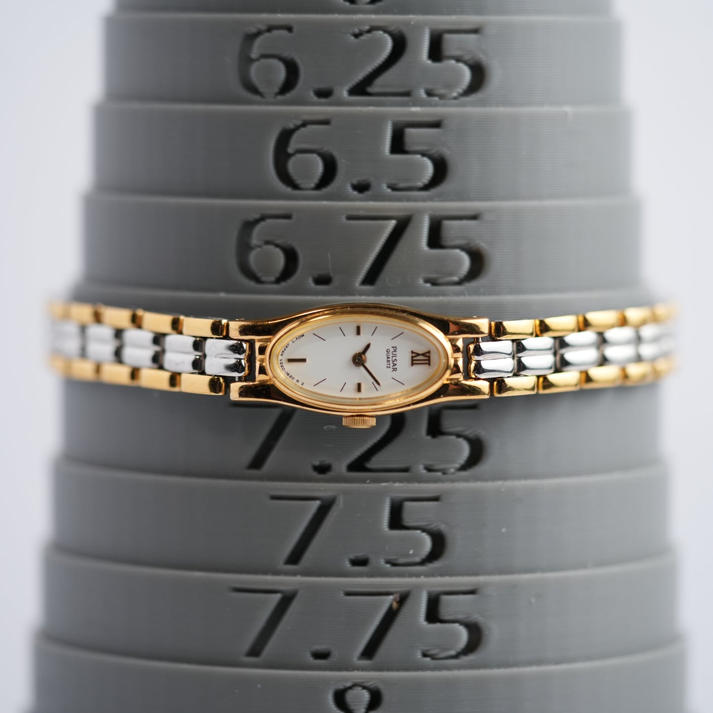 Pulsar V220-6190 Two Tone White Dial (Excellent Condition)