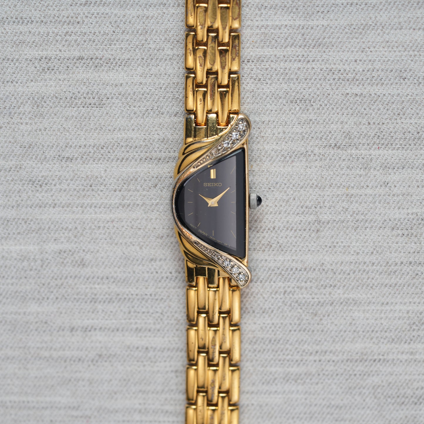 Seiko Half Moon Black Diamond Bezel 2E20-7309 (Fair Condition)