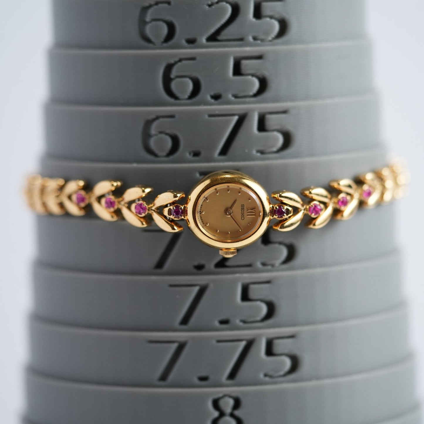 Seiko Ladies Ruby Bracelet 1E20-605A Gold Tone Watch