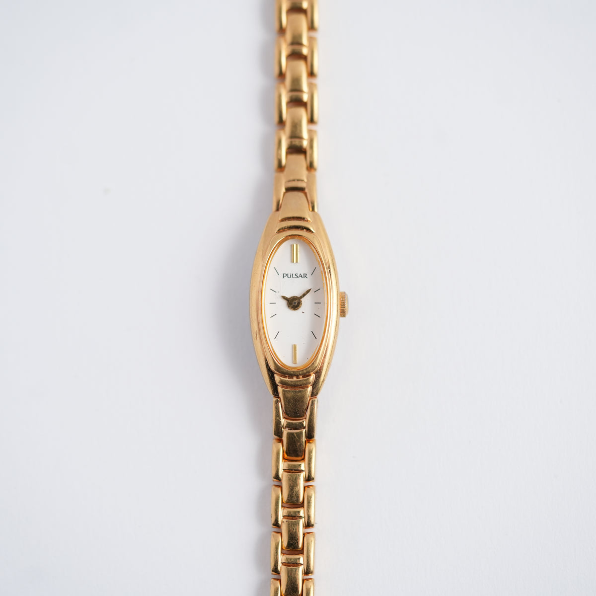Pulsar V220-X017 Oval White Dial Gold Tone Watch – Dial & Hue