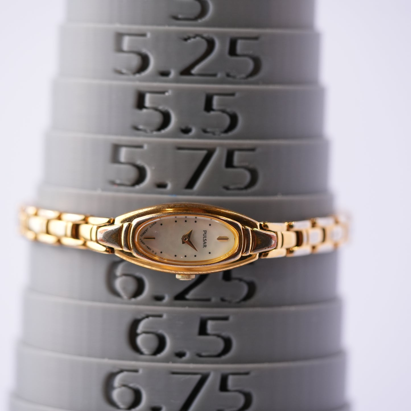 Pulsar V220-X017 Mother of Pearl Dial