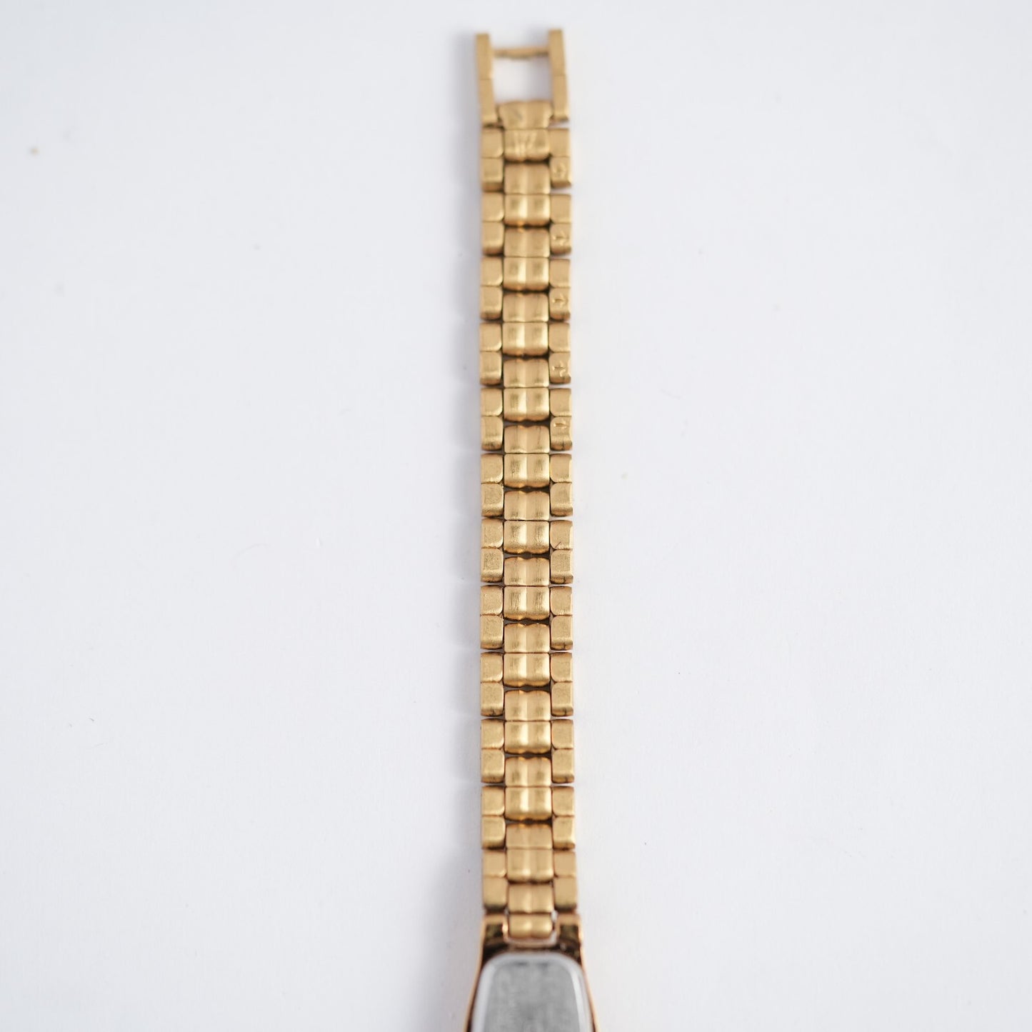Pulsar V220-6190 White Oval Dial Gold Tone Ladies Watch